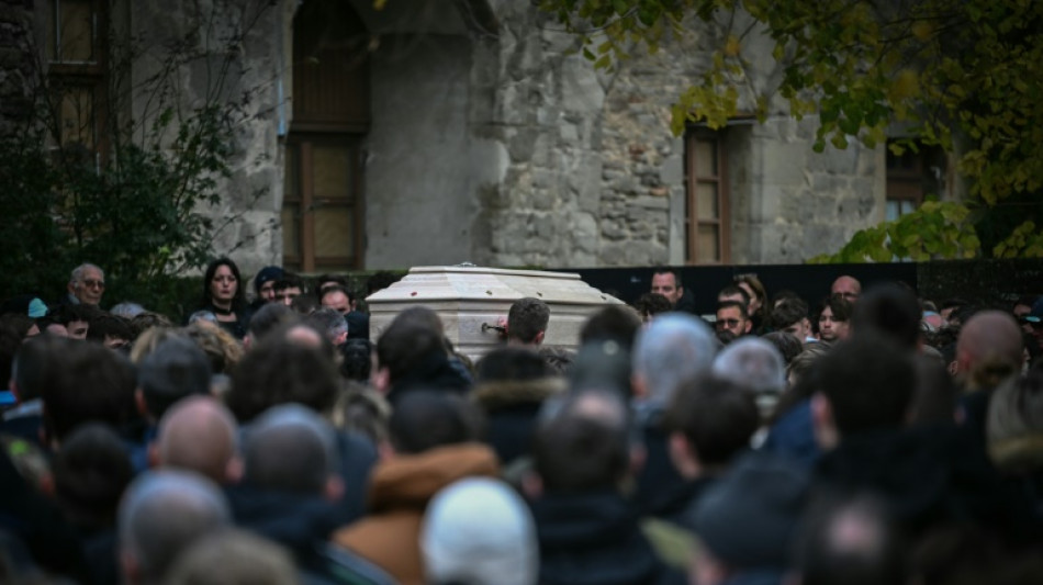 El gobierno franc&eacute;s llama a la calma tras el asesinato de un joven