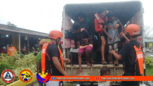 Miles de evacuados en Filipinas por un nuevo tif&oacute;n 