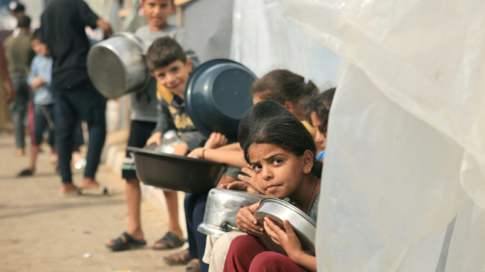 Los desplazados de Gaza, entre el polvo, el fr&iacute;o y el hambre