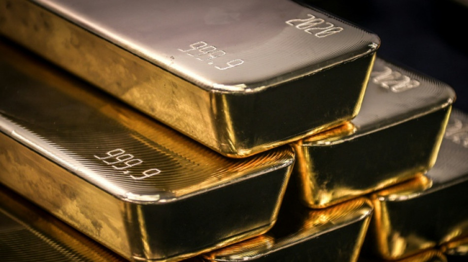 Gold tops $4,000 for first time on political, economic worries