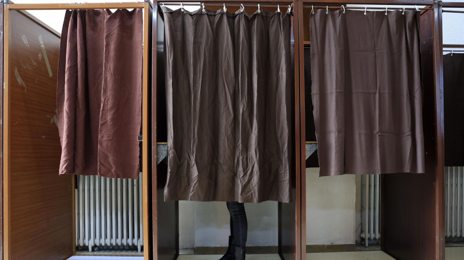 Aperti seggi in Castiglia e Leon, test chiave per Sanchez, Pp e avanzata Vox