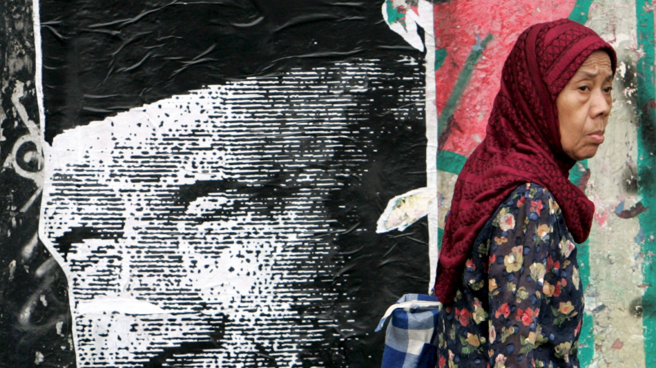 L'Indonesia nomina l'ex presidente Suharto 'eroe nazionale'