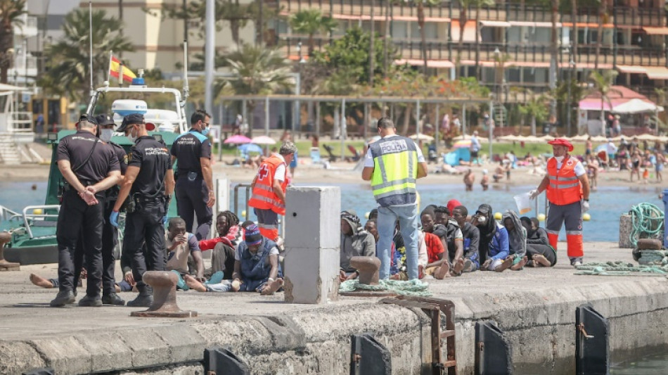 Encuentran muertos a cinco inmigrantes en una embarcaci&oacute;n cerca de Canarias