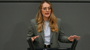 Dr&ouml;ge zu Flugsteuer-Senkung: Koalition hat sich "vom Alltag der Leute entfernt"