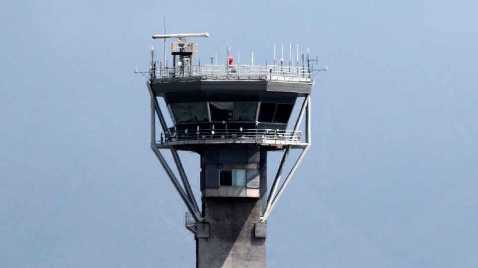 Chile inaugura la primera estaci&oacute;n radar de control a&eacute;reo de energ&iacute;a solar