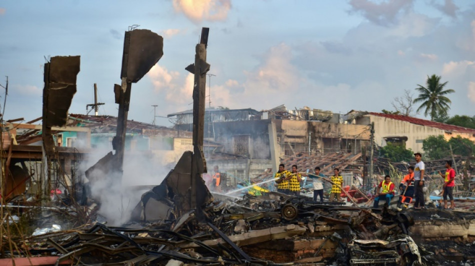 Al menos diez muertos por explosi&oacute;n en dep&oacute;sito de pirot&eacute;cnicos en Tailandia