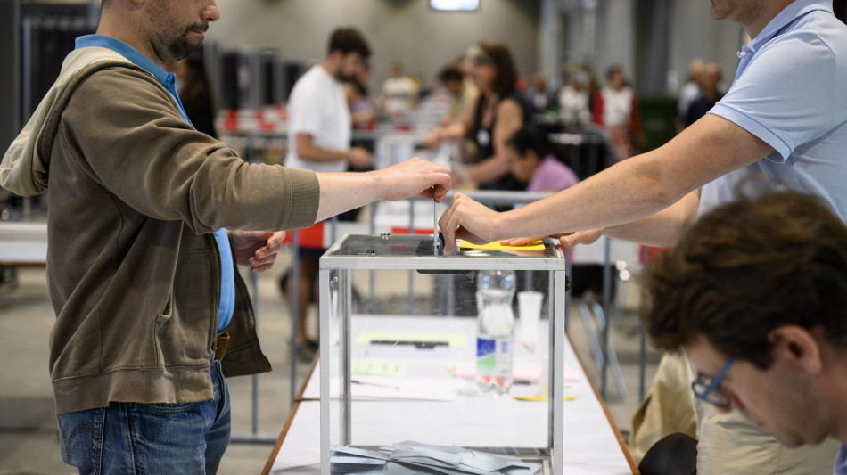 Vola l'affluenza in Francia, alle 17 &egrave; al 60%