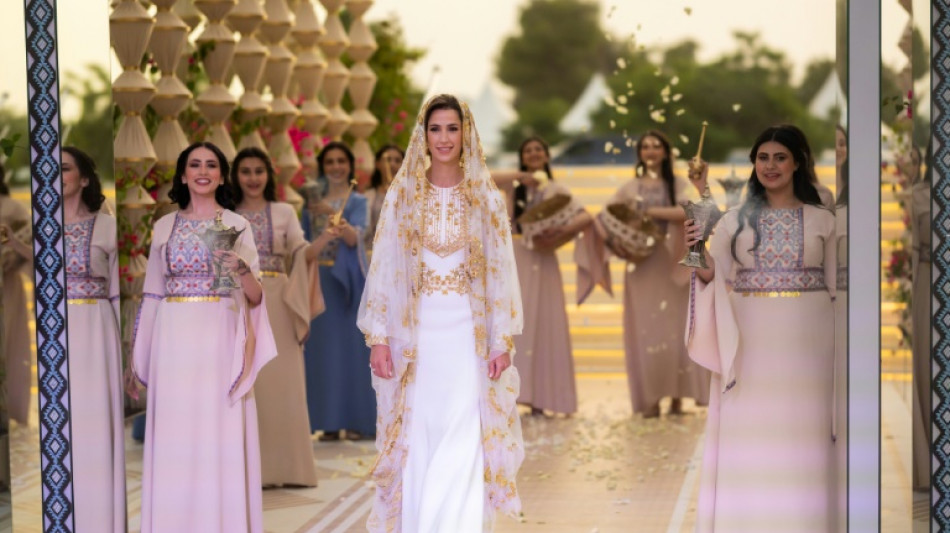 Jordanier feiern Hochzeit von Kronprinz Hussein mit Radschwa al-Saif