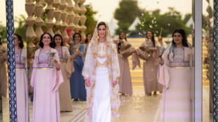 Jordanier feiern Hochzeit von Kronprinz Hussein mit Radschwa al-Saif