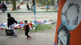Una camiseta por un paquete de arroz, el trueque en Argentina en v&iacute;speras de elecciones