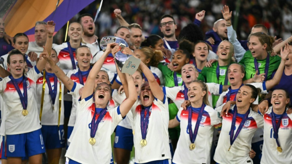 Inglaterra vence Espanha nos p&ecirc;naltis e &eacute; bicampe&atilde; da Eurocopa feminina