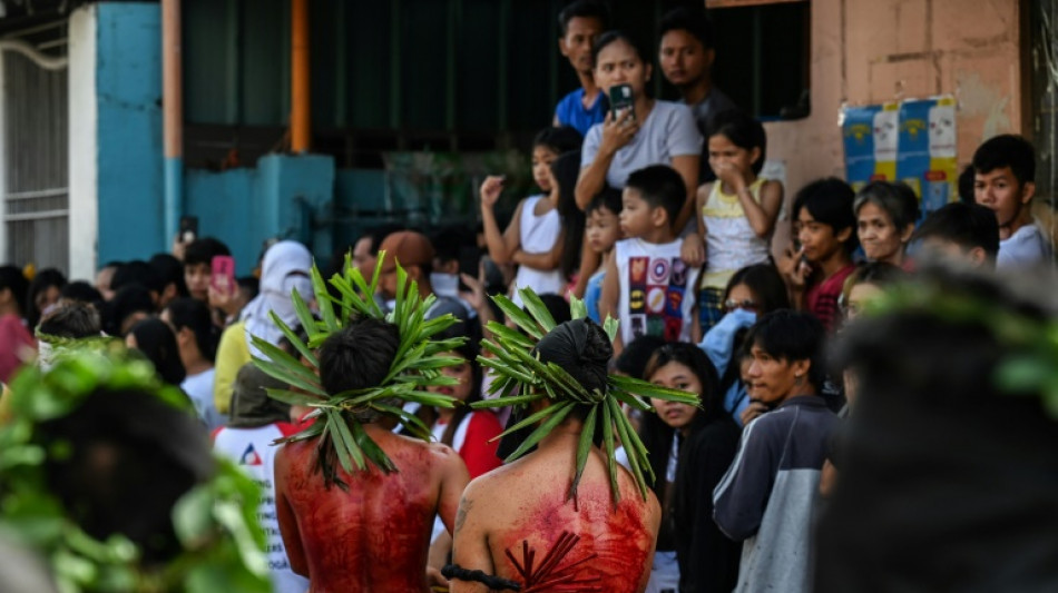 Crucifica&ccedil;&otilde;es e flagelos na Sexta-Feira Santa nas Filipinas