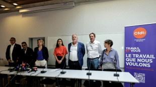 Sindicatos franceses convocam mobiliza&ccedil;&atilde;o contra projeto de or&ccedil;amento