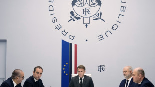 Macron denuncia inten&ccedil;&atilde;o da extrema esquerda de 'derrubar a Rep&uacute;blica'