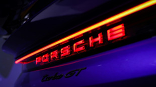 Porsche retira miles de unidades de coches el&eacute;ctricos por un problema de baterias