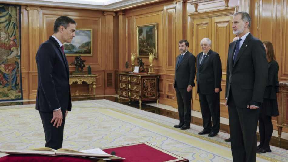 S&aacute;nchez jura como presidente del gobierno de Espa&ntilde;a y la oposici&oacute;n sigue movilizada