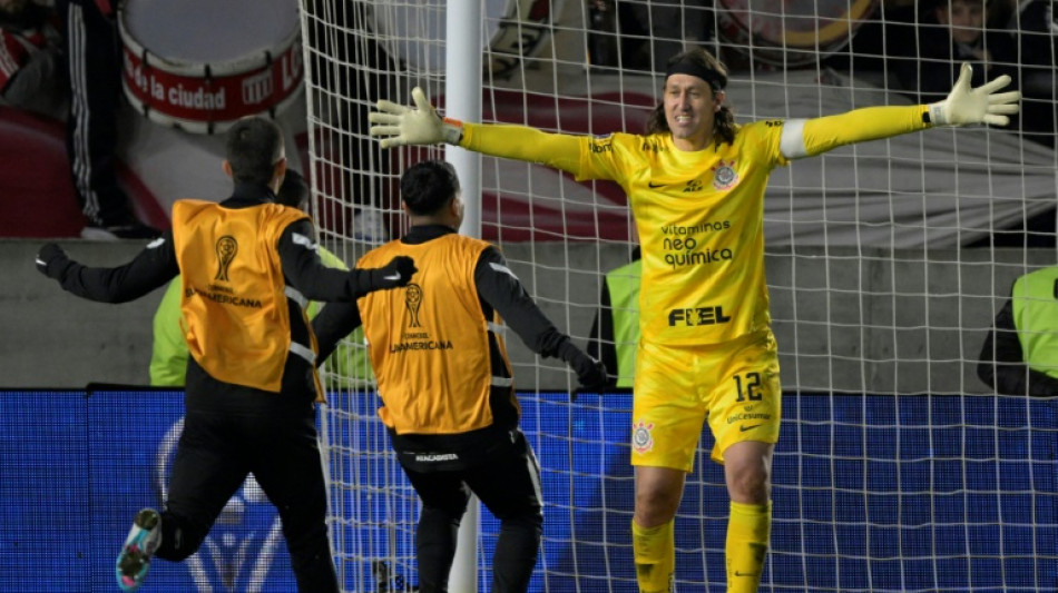 Corinthians vence Estudiantes nos p&ecirc;naltis e vai &agrave;s semifinais da Sul-Americana