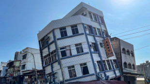 Nueve muertos y cientos de heridos por un potente sismo en Taiw&aacute;n