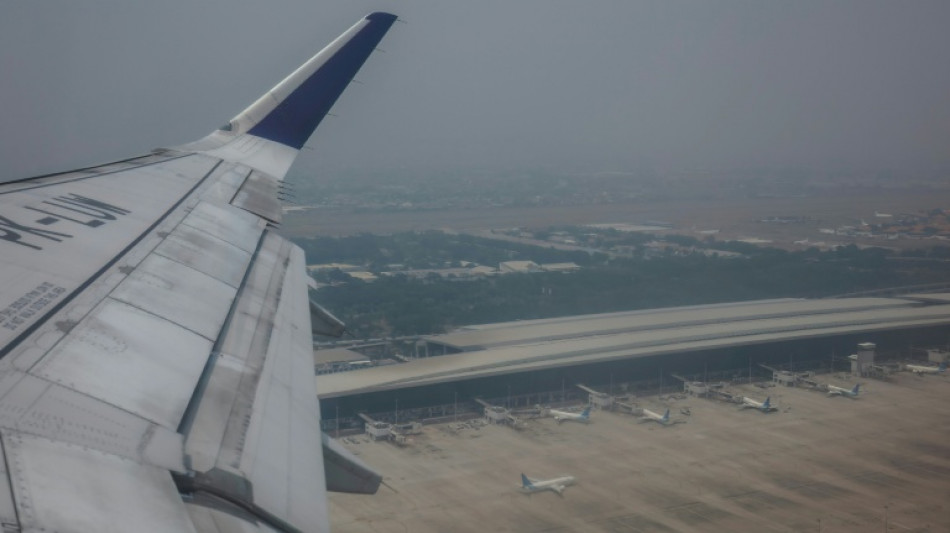 Aeroportos s&atilde;o reabertos na Indon&eacute;sia ap&oacute;s erup&ccedil;&atilde;o vulc&acirc;nica