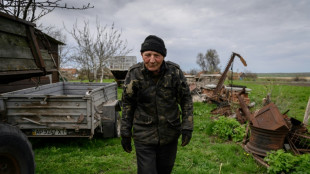 Ukraine: dans les campagnes du front sud, les plus pauvres s&egrave;ment sous les bombes