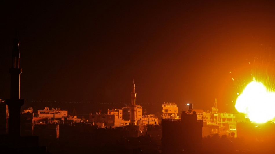 Israel bombardeia Gaza e combate Hamas nos arredores de hospitais