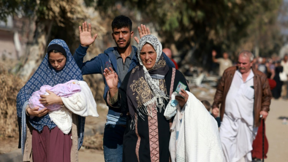 O supl&iacute;cio dos deslocados for&ccedil;ados a sair do maior hospital de Gaza