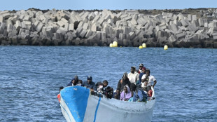 Encuentran a cuatro migrantes muertos en una embarcaci&oacute;n cerca de Canarias