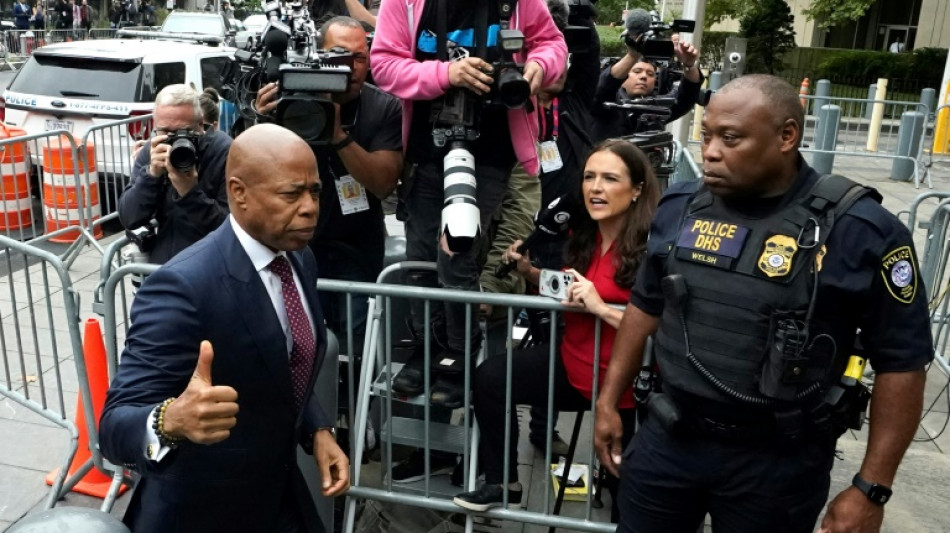 Prefeito de Nova York se apresenta ao tribunal acusado de corrup&ccedil;&atilde;o