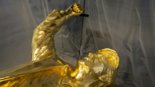 "No es un becerro de oro": un pastor defiende la bendici&oacute;n de una estatua dorada de Trump