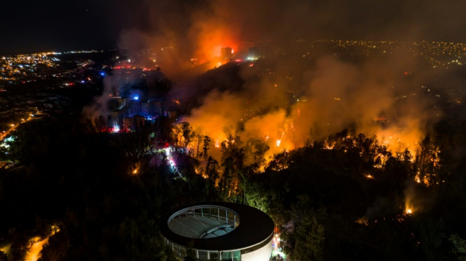 Chili: au moins deux morts et 400 logements endommag&eacute;s dans un incendie de for&ecirc;t