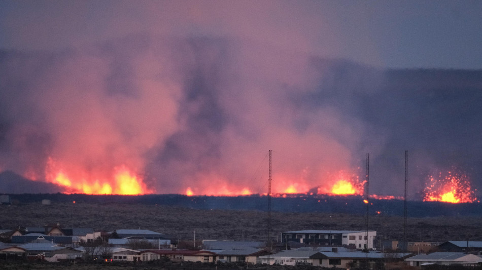 Nuova eruzione vulcanica in Islanda, c'&egrave; lo stato di emergenza