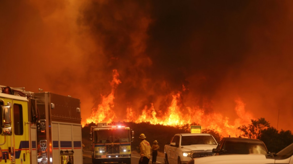 Incendios siguen incontrolables en Los &Aacute;ngeles pese al clima m&aacute;s fresco