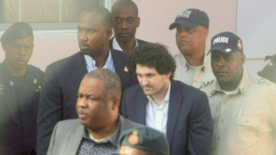 El fundador de FTX sigue en prisi&oacute;n en Bahamas tras una audiencia judicial