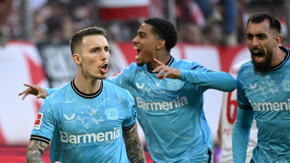Leverkusen vence mais uma e abre 10 pontos de vantagem no Alem&atilde;o