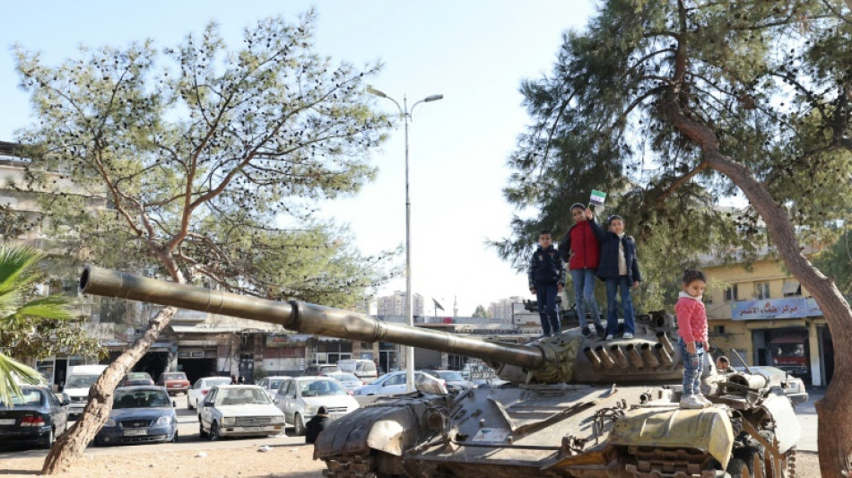 Manifestations de milliers de Syriens issus de la minorit&eacute; alaouite d'Assad