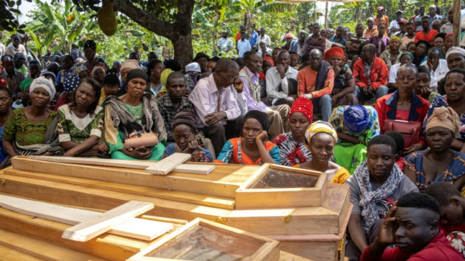 Dif&iacute;cil trabajo de identificaci&oacute;n de las v&iacute;ctimas del ataque yihadista en Uganda