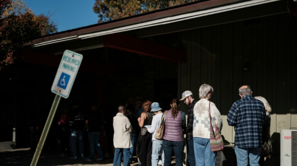 Habitantes de Carolina del Norte, afectada por el hurac&aacute;n, encuentran la manera de votar