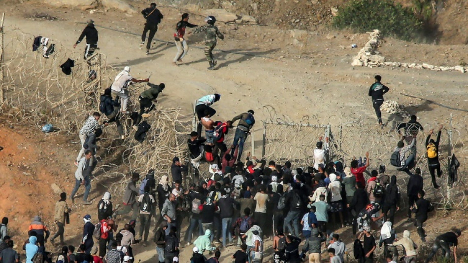 Marruecos impide a cientos de inmigrantes cruzar al enclave espa&ntilde;ol de Ceuta