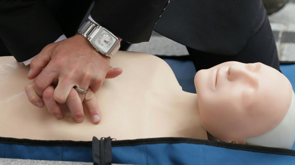 Mulheres t&ecirc;m menos chances de receber massagem card&iacute;aca, aponta estudo