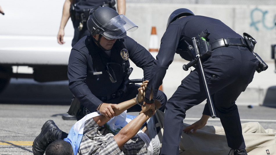 Trump, manifestanti di Los Angeles sono insurrezionisti