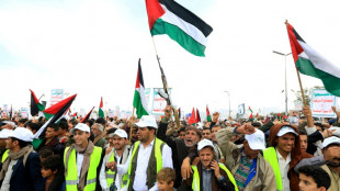 Los rebeldes de Yemen reivindican ataques con misiles contra buque brit&aacute;nico y nav&iacute;os israel&iacute;es