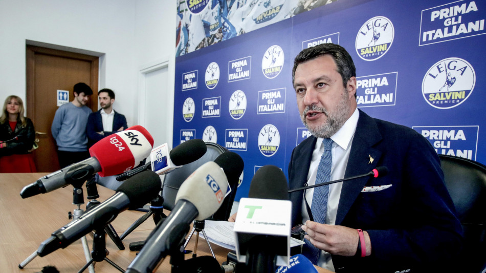 Salvini, lavoro per rafforzare la Lega, a italiani non interessano beghe interne