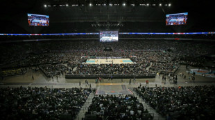 Los Warriors aplastan a los Spurs en la NBA ante 68.323 espectadores