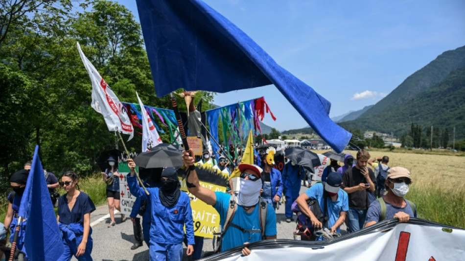 Chantier du Lyon-Turin: 3.000 &agrave; 5000 manifestants, br&egrave;ves &eacute;chauffour&eacute;es 