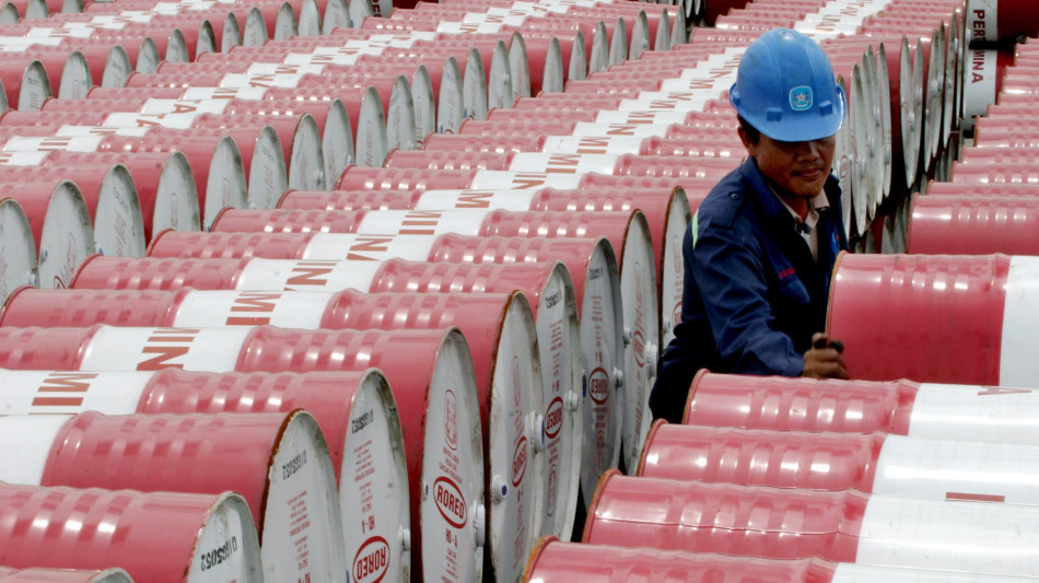 Scende il prezzo del petrolio, Brent a 66,2 dollari