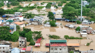 Les Philippines évaluent les dégâts après le "super typhon" Fung-wong, en route vers Taïwan