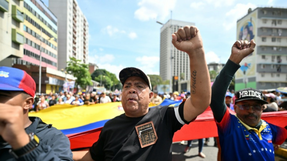 Venezolanische Abgeordnete skandieren Parolen zur Unterst&uuml;tzung Maduros