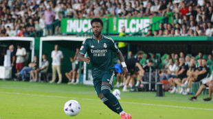 Calcio: Mbapp&egrave; e Vinicius si coprono la maglia a sostegno di Ceuta, polemica in Spagna
