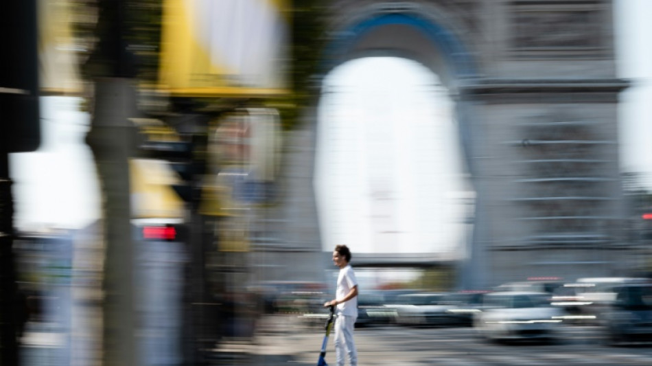 Otrora pionera en los patinetes el&eacute;ctricos, Par&iacute;s contempla prohibirlos
