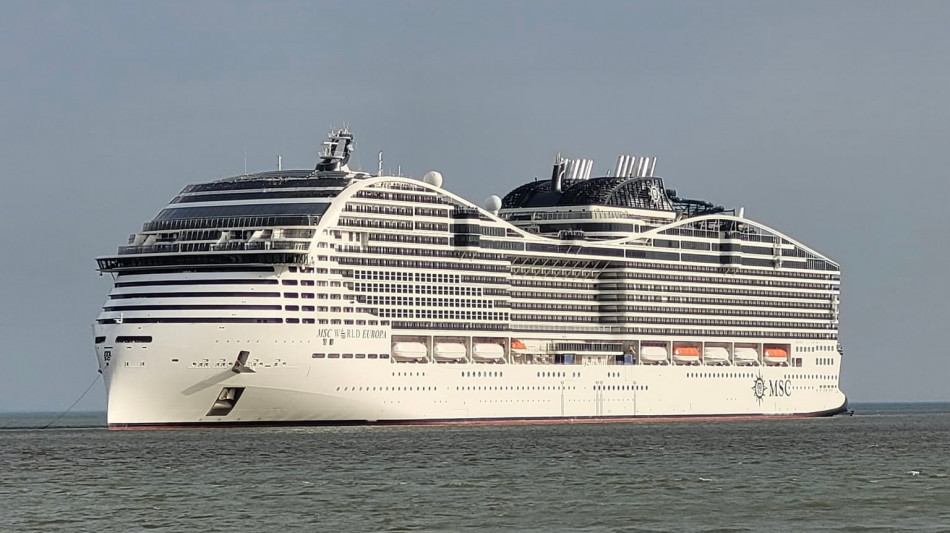 Avaria per nave Msc con 8.500 a bordo al largo di Ponza